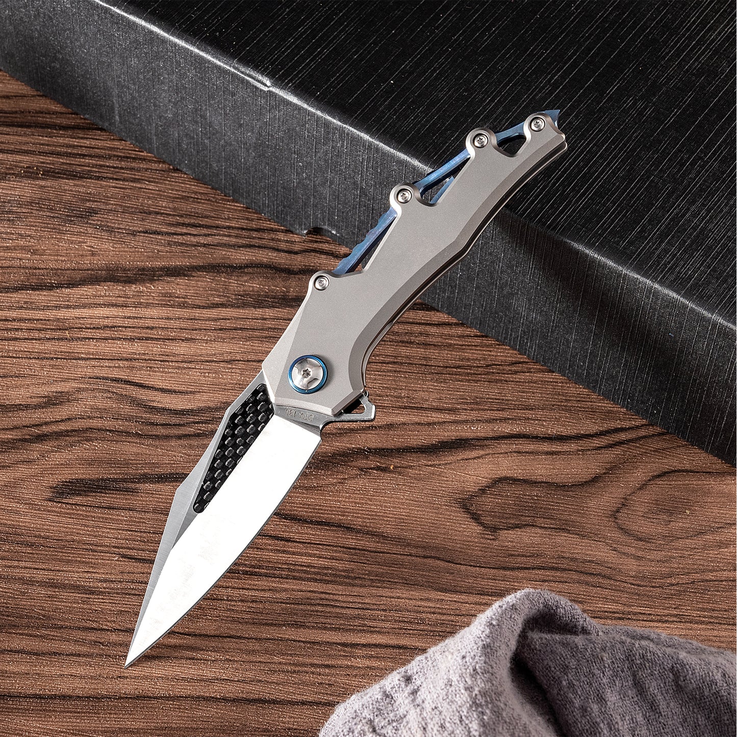 OUK-23293 Series Frame Lock Titanium Alloy Handle VG10 Steel 185mm Outdoor Knife