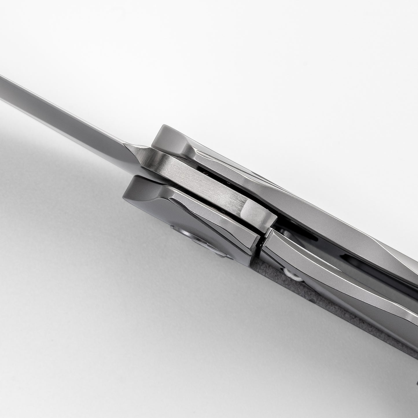 MEIHU Series Frame Lock Titanium Alloy with Carbon Fiber Handle S35VN Steel 177mm Outdoor Knife